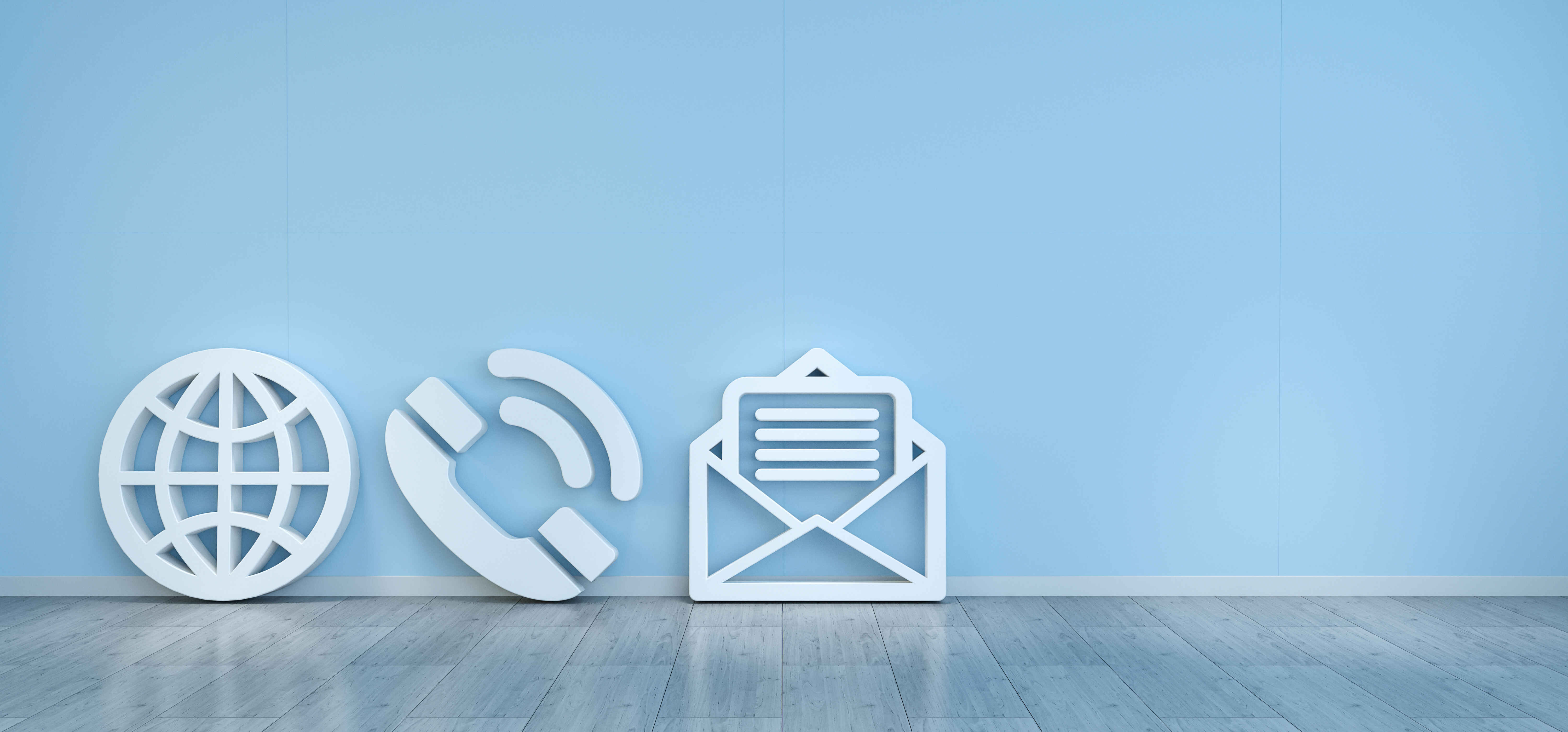 Weltkugel Icon, Telefon Icon und E-Mail Icon vor blauem Hintergrund